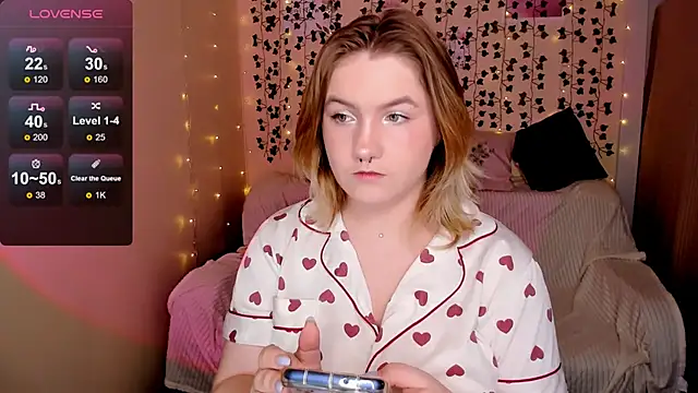 Snapshot of lovelyy_julia chatting on November 29, 2025, 8:06 am lovelyy julia online show from November 29, 2025, 8:06 am