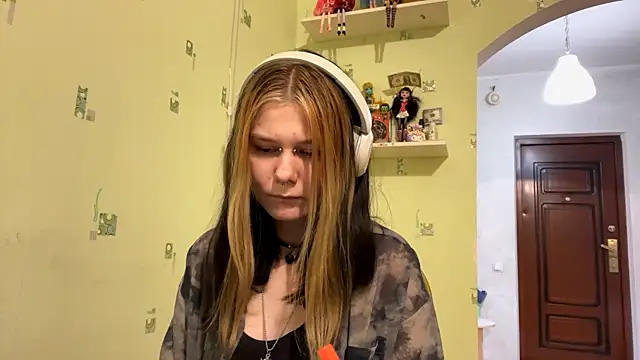 TraceeSchutt online show from January 7, 2026, 11:07 pm