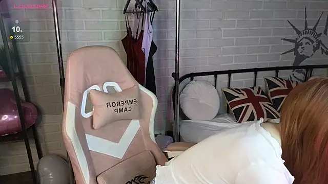 Snapshot of Ginger_Kristin chatting on November 29, 2025, 8:17 am Ginger Kristin online show from November 29, 2025, 8:17 am