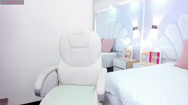 thalia nichols online show from March 14, 2026, 8:36 pm