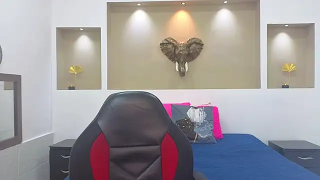 Antonella mc online show from March 10, 2026, 12:43 pm