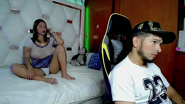 Couple wildd  online show from December 22, 2025, 8:50 pm