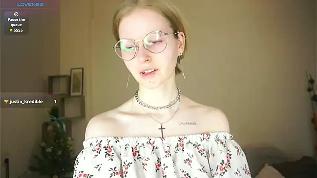 ToyaPletz online show from April 15, 2026, 6:04 pm