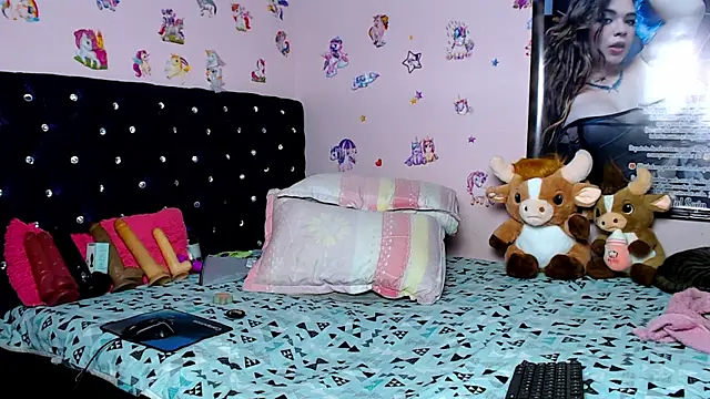 ShantalTsFox online show from March 18, 2026, 1:20 am