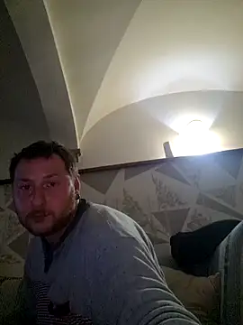 18cmAndr online show from November 30, 2025, 7:51 pm