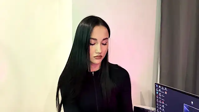 Beautyofnlka online show from November 27, 2025, 12:51 pm