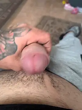 Alexutz21 online show from April 8, 2026, 5:29 am