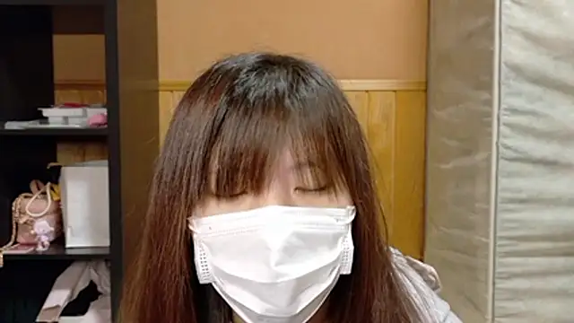  NATSUMI online show from November 28, 2025, 2:09 pm