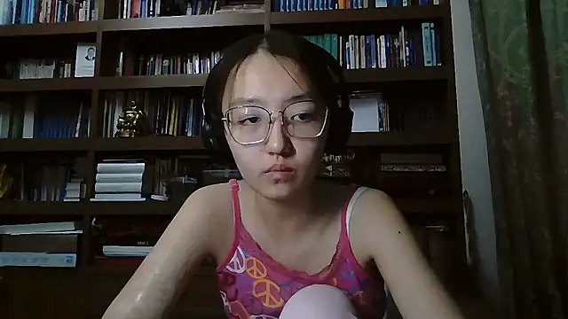 LinaClous online show from March 3, 2026, 1:39 pm