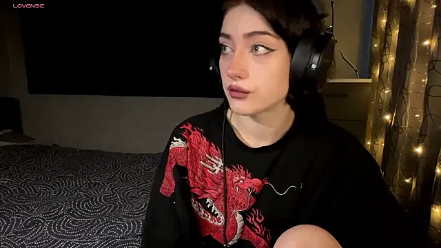 Snapshot of Meowluly chatting on February 5, 2026, 10:03 pm Meowluly online show from February 5, 2026, 10:03 pm