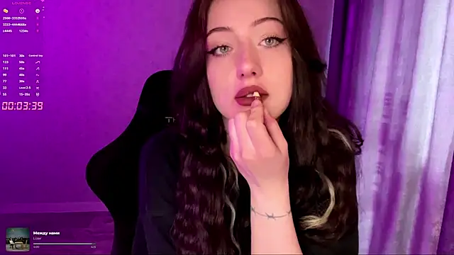 Meowluly online show from May 6, 2026, 9:09 pm