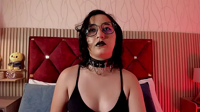 Snapshot of Kiri_Velvet chatting on June 3, 2026, 8:03 pm Kiri Velvet online show from June 3, 2026, 8:03 pm