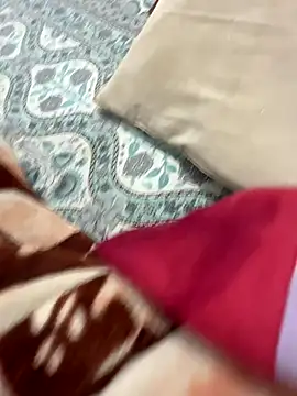 Snapshot of Alive045 chatting on November 28, 2025, 4:42 pm Alive045 online show from November 28, 2025, 4:42 pm