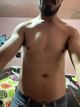 Snapshot of maxitravieso chatting on July 6, 2026, 7:16 pm maxitravieso online show from July 6, 2026, 7:16 pm