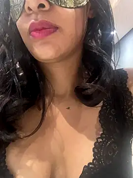 LunnaMaska online show from December 1, 2025, 2:44 pm