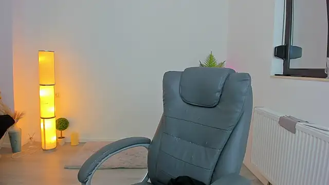 Serennax online show from November 29, 2025, 4:48 am