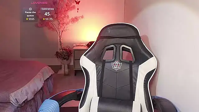 LuLu bb online show from April 18, 2026, 1:42 am