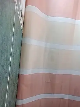 ChrisFloresP online show from November 28, 2025, 12:41 pm