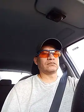 ChrisFloresP online show from November 29, 2025, 1:58 pm