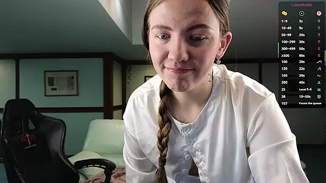 KiraRustle online show from February 5, 2026, 2:49 am