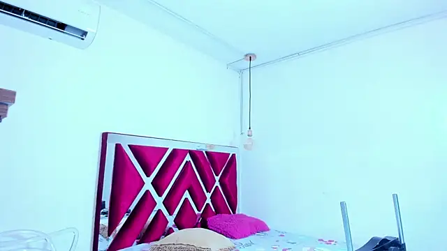 VALERIAQUEENTS   online show from March 13, 2026, 4:52 am