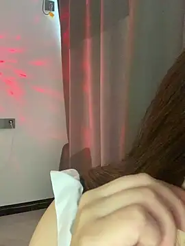 boniu-mimi online show from December 14, 2025, 4:29 am