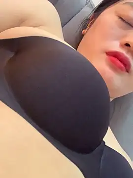 lana-kan online show from December 19, 2025, 9:33 pm