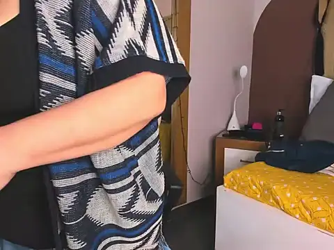 Snapshot of MilaFoxxy chatting on November 29, 2025, 11:35 am MilaFoxxy online show from November 29, 2025, 11:35 am