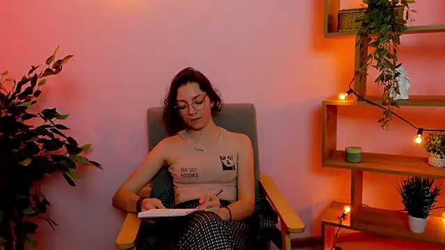 DaynaYarde online show from November 25, 2025, 10:48 am