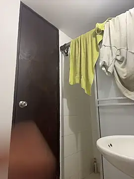 Miia moonn online show from December 18, 2025, 11:05 am