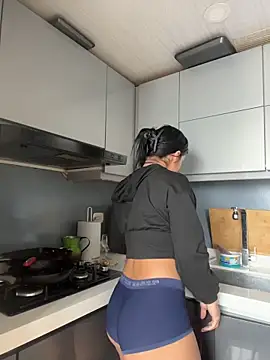 SaraAndrade  online show from February 14, 2026, 3:53 pm