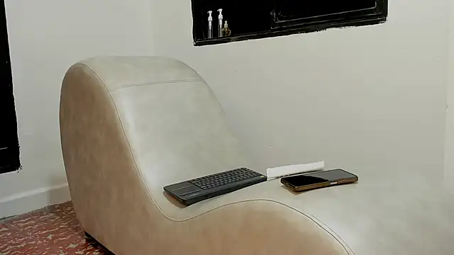 HoneyLovers OS online show from December 2, 2025, 1:28 pm