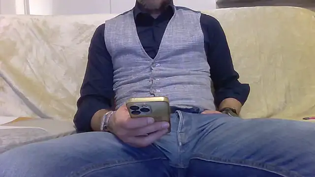 Eroshotlicker online show from April 1, 2026, 8:50 pm