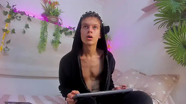 AngelSlimm online show from November 26, 2025, 5:08 am