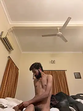 priyansh9283 online show from November 26, 2025, 12:39 pm