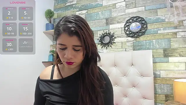 Snapshot of EmilyCambell chatting on November 28, 2025, 6:43 pm EmilyCambell online show from November 28, 2025, 6:43 pm