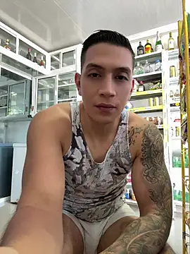 Snapshot of OliverWest04 chatting on May 20, 2026, 5:41 pm OliverWest04 online show from May 20, 2026, 5:41 pm