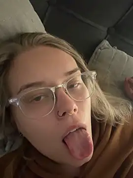 Snapshot of babyblue977 chatting on December 23, 2025, 3:15 am babyblue977 online show from December 23, 2025, 3:15 am