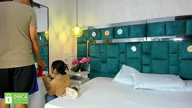  bonnyandclyde online show from January 13, 2026, 12:32 pm