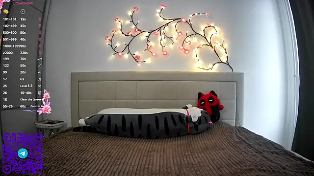 ArianeRandy online show from April 19, 2026, 3:00 pm