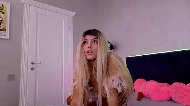 ChristalRose online show from January 7, 2026, 9:39 pm