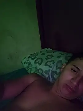 Alvarezz0202 online show from April 7, 2026, 8:20 pm