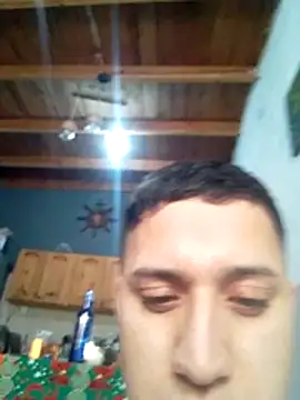 Snapshot of Alvarezz0202 chatting on May 26, 2026, 7:43 pm Alvarezz0202 online show from May 26, 2026, 7:43 pm