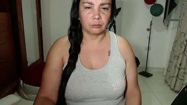 vivian-milf online show from April 11, 2026, 1:32 am