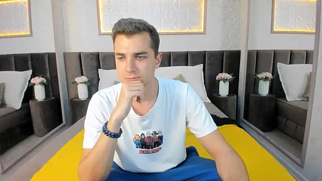 Snapshot of ThomasSmity chatting on November 25, 2025, 5:35 pm ThomasSmity online show from November 25, 2025, 5:35 pm