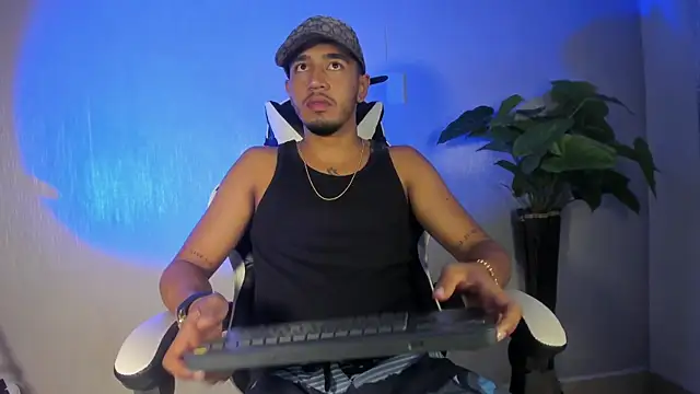 Brand Collins online show from December 19, 2025, 9:44 pm