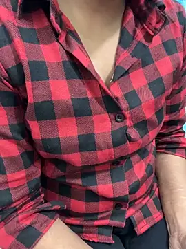 Snapshot of Juliekhan_98 chatting on November 29, 2025, 8:39 am Juliekhan 98 online show from November 29, 2025, 8:39 am