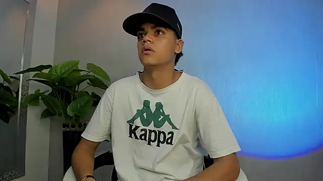 Isaac Collins  online show from December 3, 2025, 7:34 pm