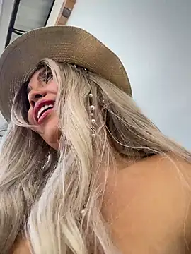 IsaSantoDomingo online show from November 29, 2025, 2:09 pm