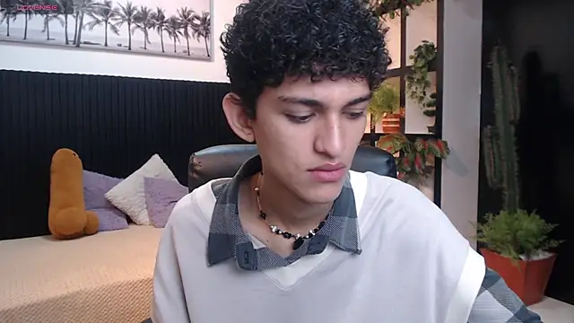 Michaelkoiv online show from December 17, 2025, 12:33 pm